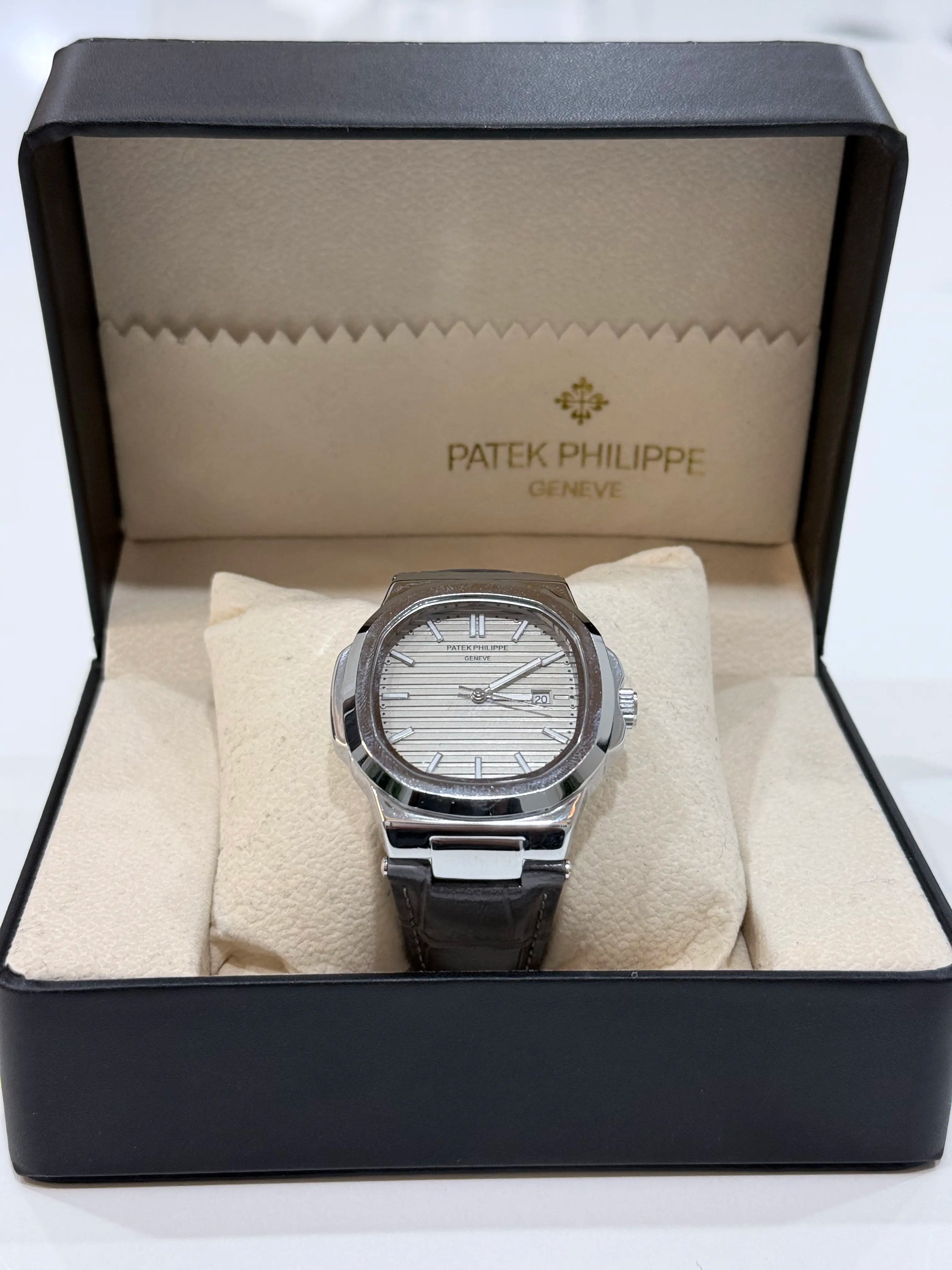 Patek Philippe Nautilus Leather Grey and Silver (Buckle lock)