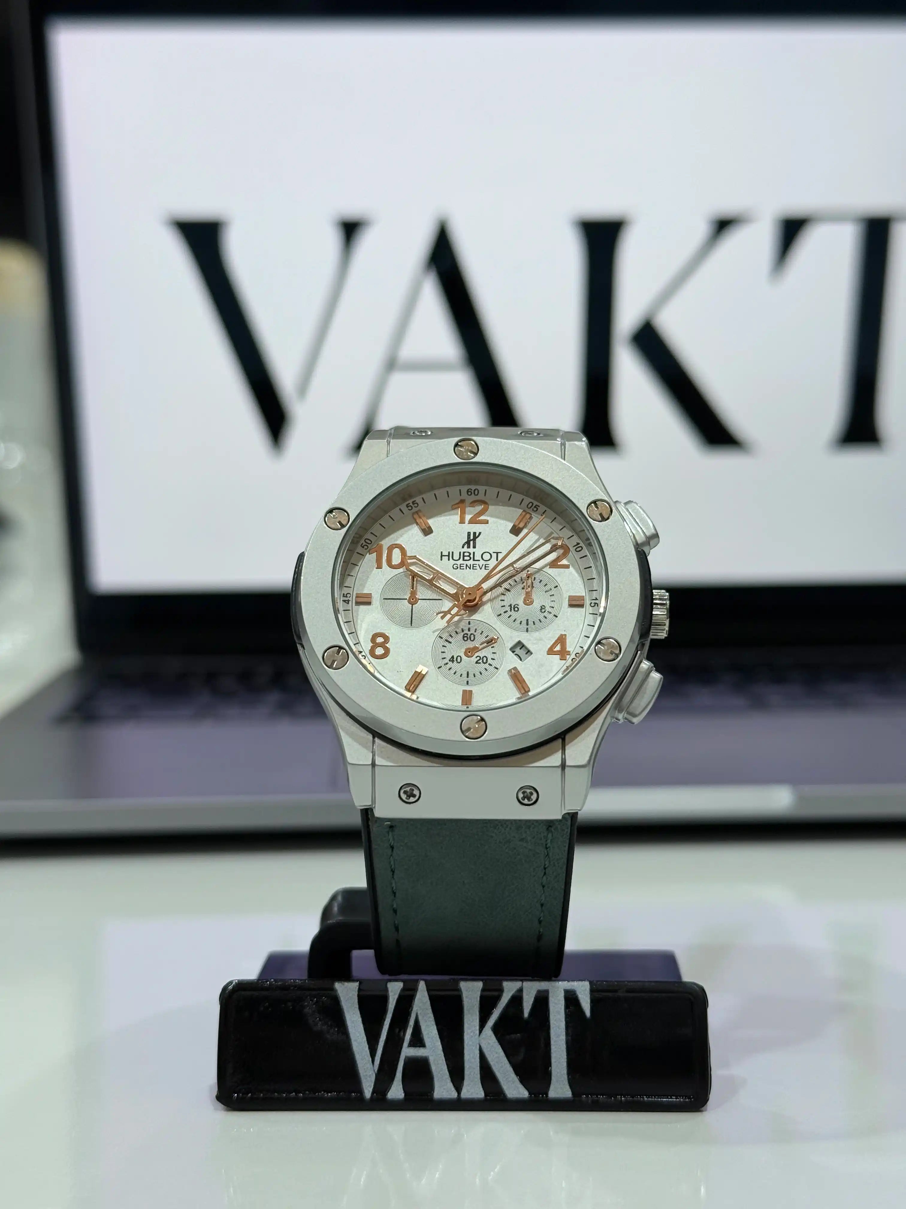 Hublot bbig bang the vision watch with a green strap on a stand with 'Vakt' branding in the background